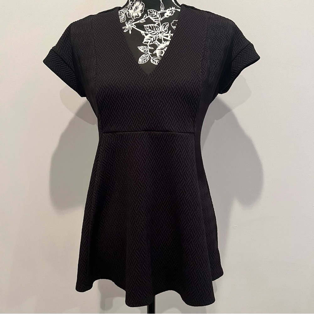 A Pea in the Pod Black Maternity Top Size M